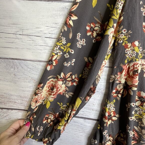 Torrid Floral Blouse - Gray and Pink - Picture 5 of 12